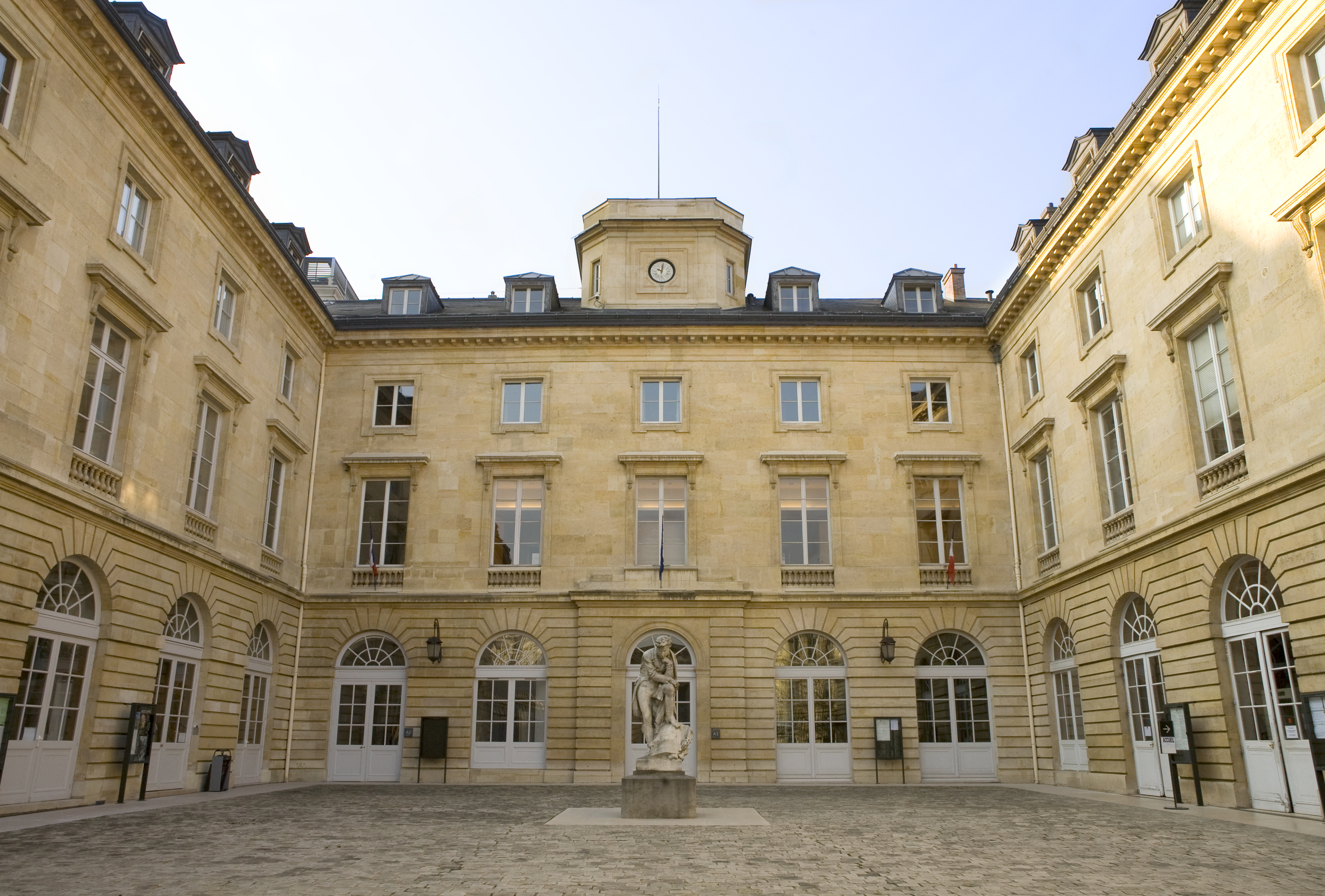 « Le Collège de France incarne l’excellence française en matière de recherche »