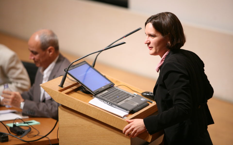 Prix Nobel d’économie 2019 : repenser la lutte contre la pauvreté avec Esther Duflo