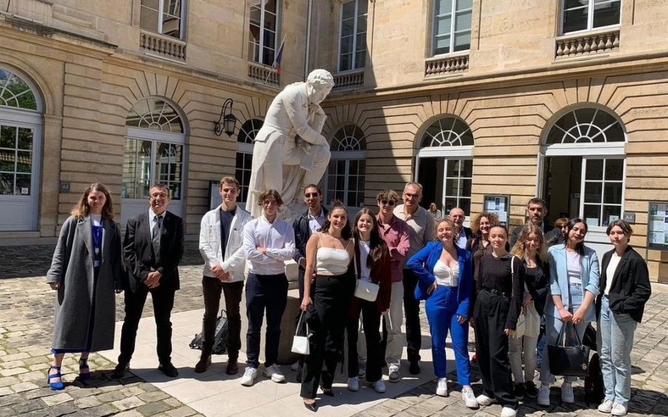 Désacraliser le savoir académique