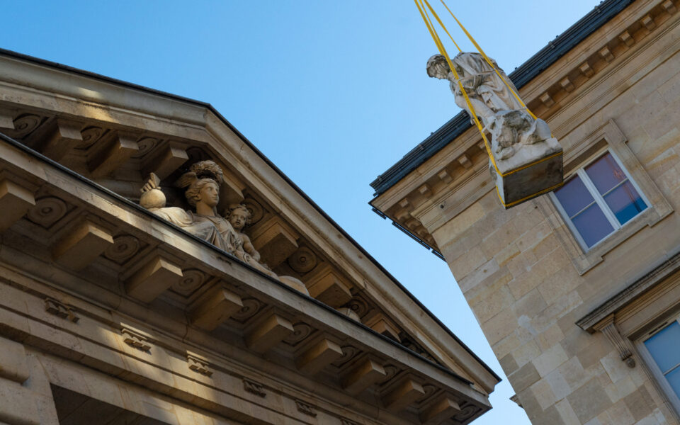 La statue de Jean-François Champollion au Collège de France