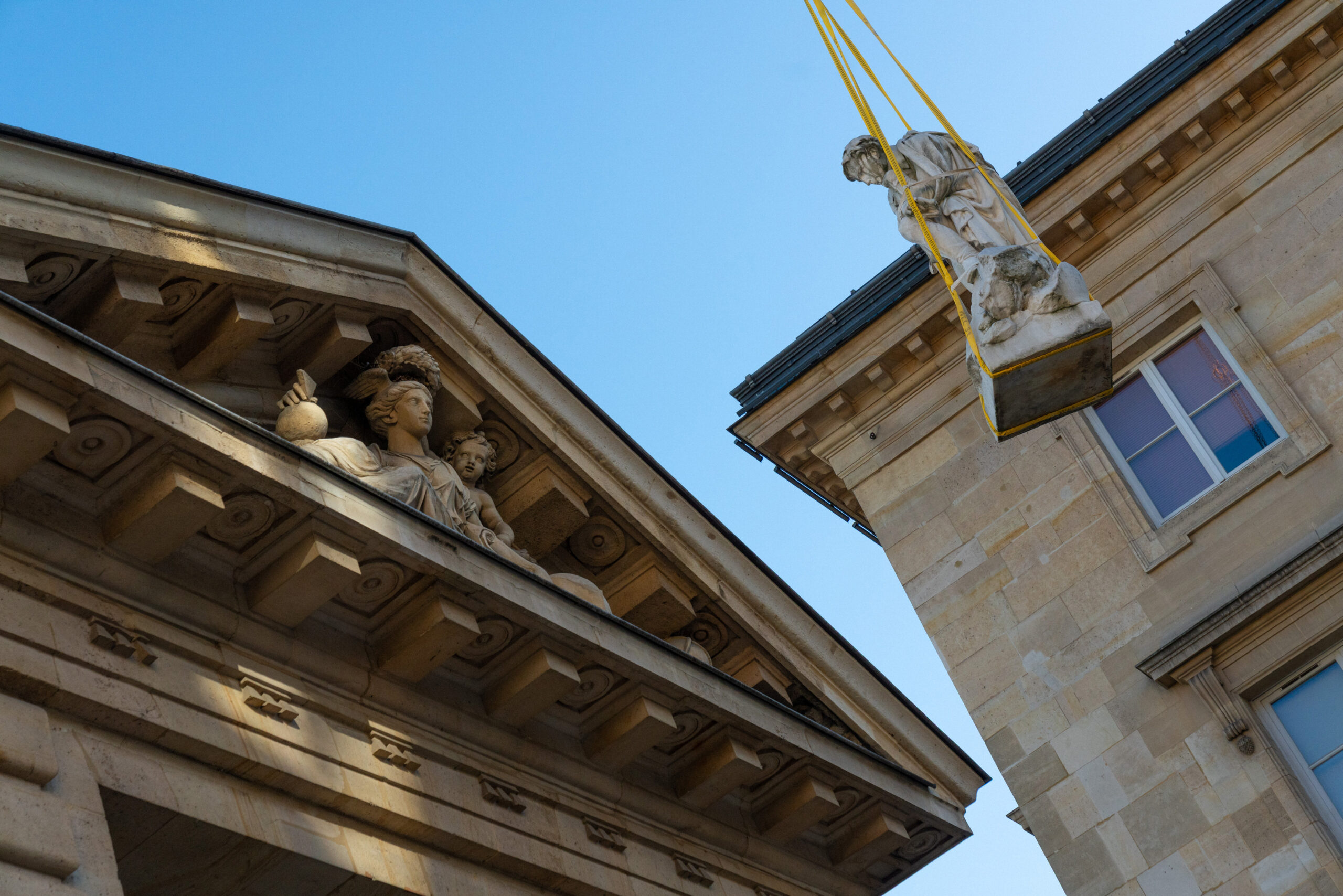 La statue de Jean-François Champollion au Collège de France